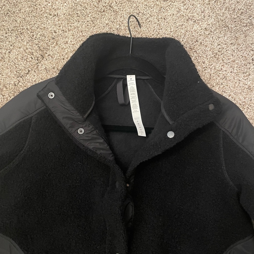 Lululemon jacket - Picture 3 of 9
